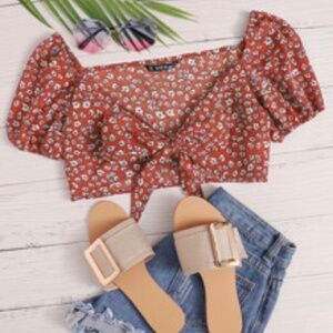 Sweetheart Neck tie Front Ditsy Floral Crop Top